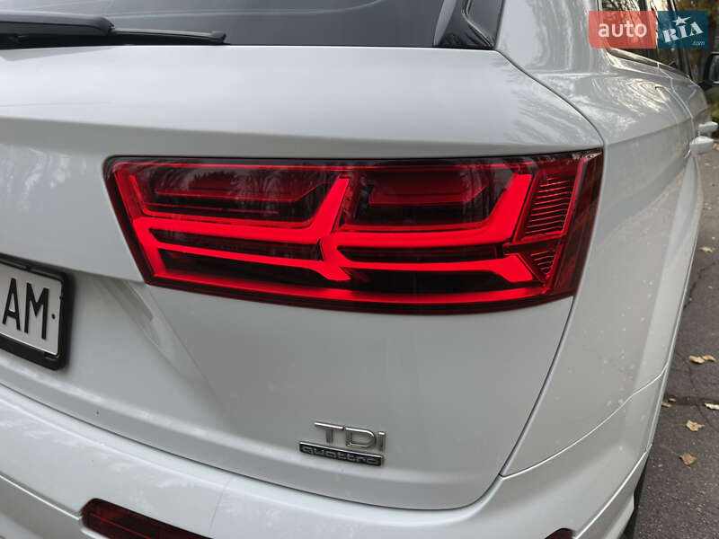 Внедорожник / Кроссовер Audi Q7 2015 в Киеве