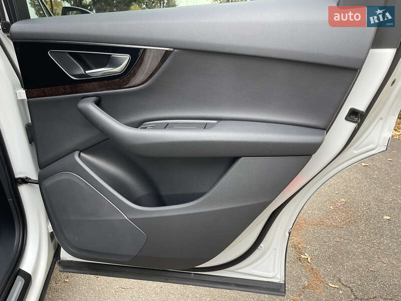 Внедорожник / Кроссовер Audi Q7 2015 в Киеве