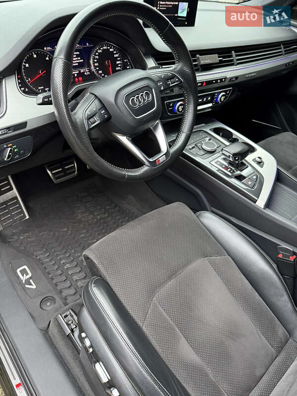 Внедорожник / Кроссовер Audi Q7 2016 в Баре