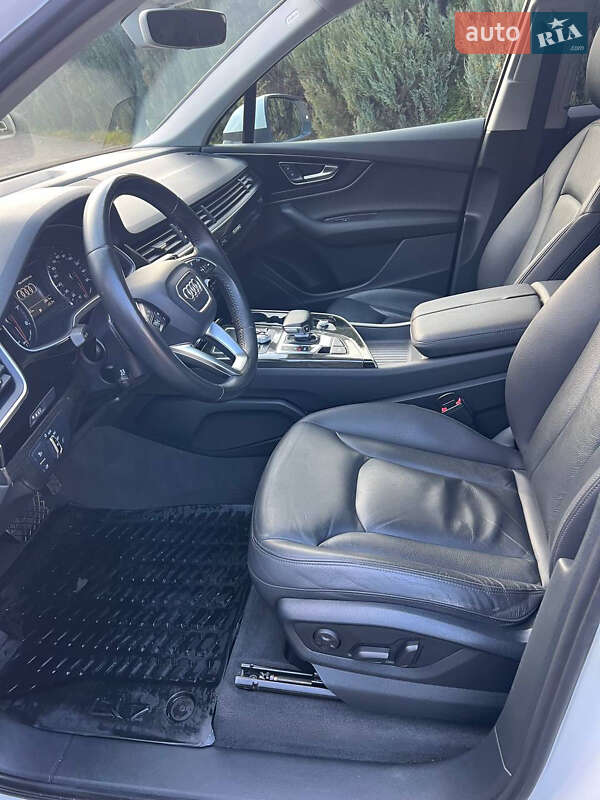 Позашляховик / Кросовер Audi Q7 2016 в Львові
