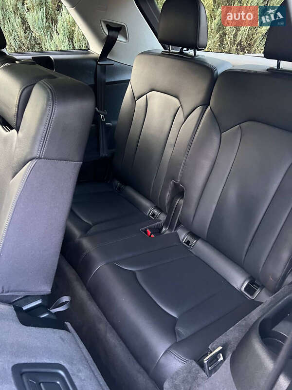 Позашляховик / Кросовер Audi Q7 2016 в Львові