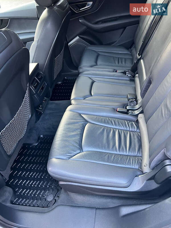 Позашляховик / Кросовер Audi Q7 2016 в Львові