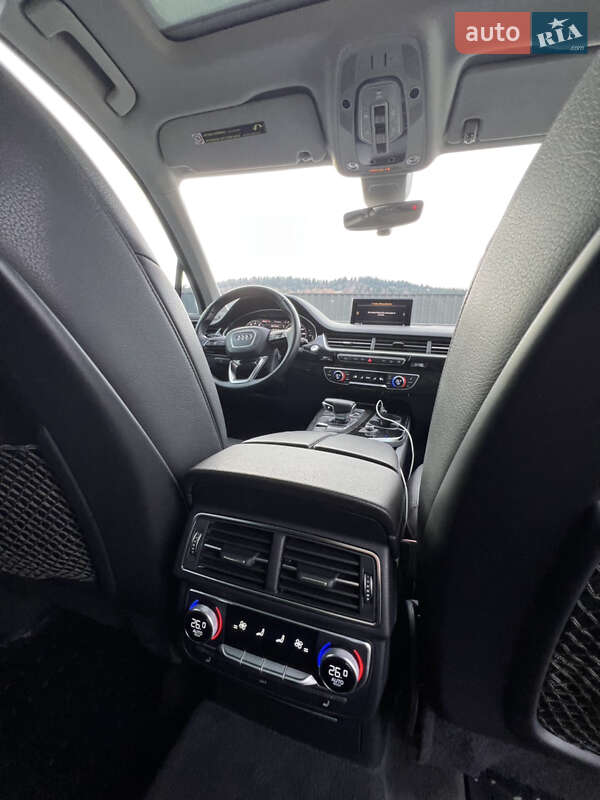 Внедорожник / Кроссовер Audi Q7 2017 в Рахове