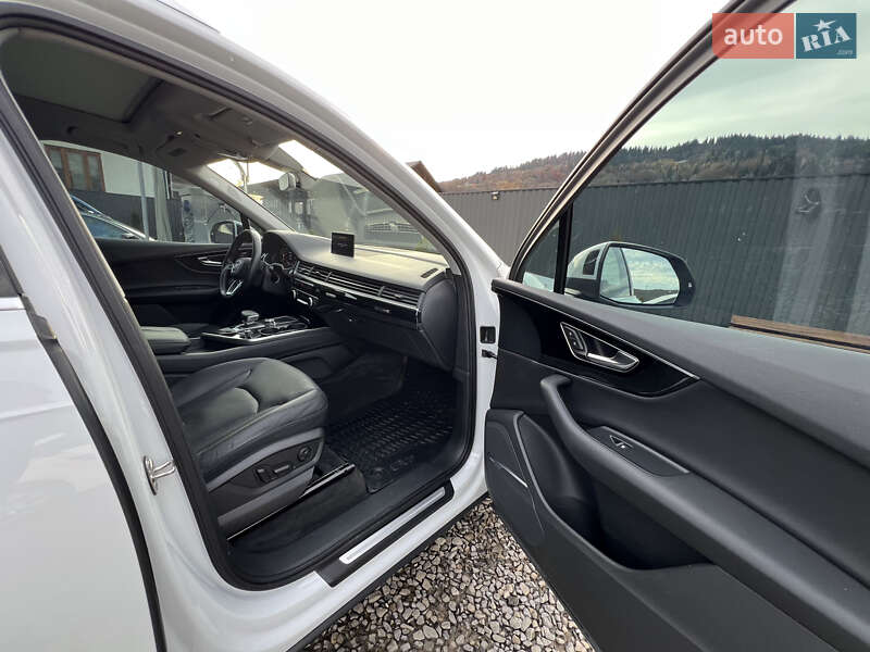 Внедорожник / Кроссовер Audi Q7 2017 в Рахове