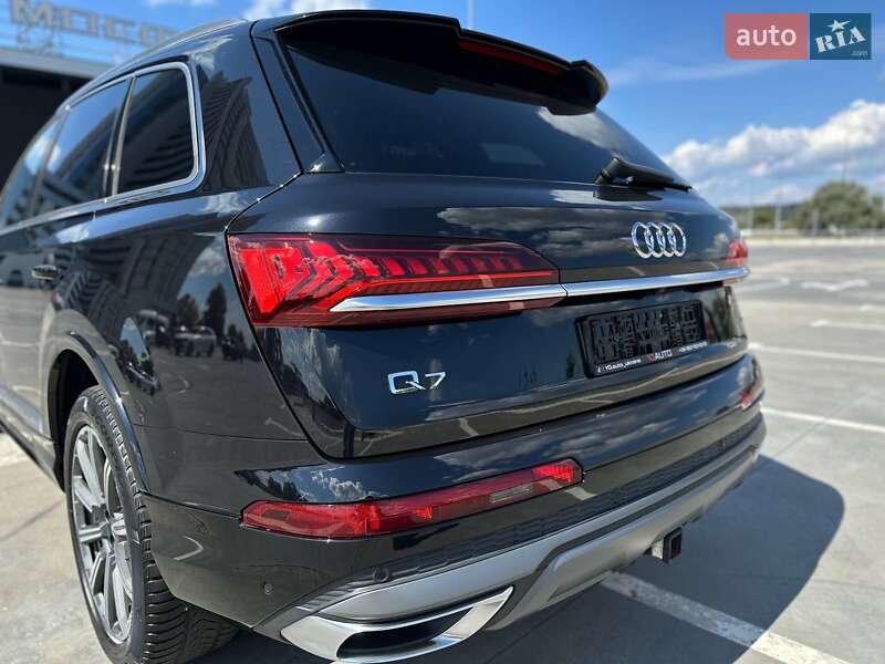 Позашляховик / Кросовер Audi Q7 2019 в Києві