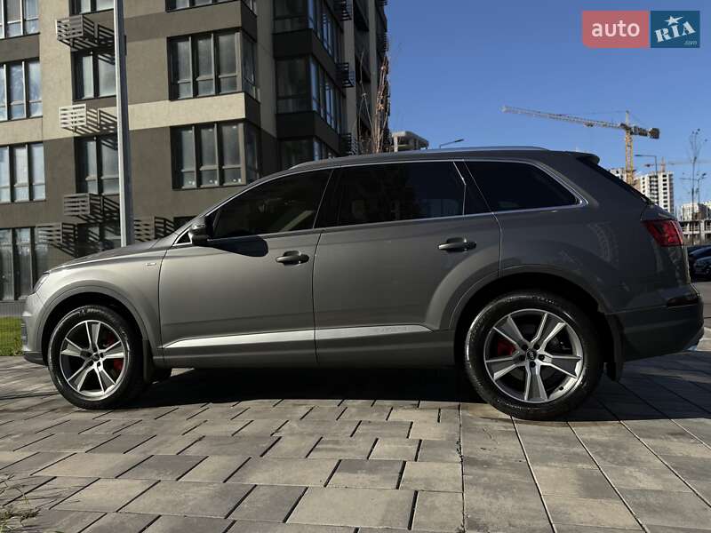 Внедорожник / Кроссовер Audi Q7 2016 в Киеве