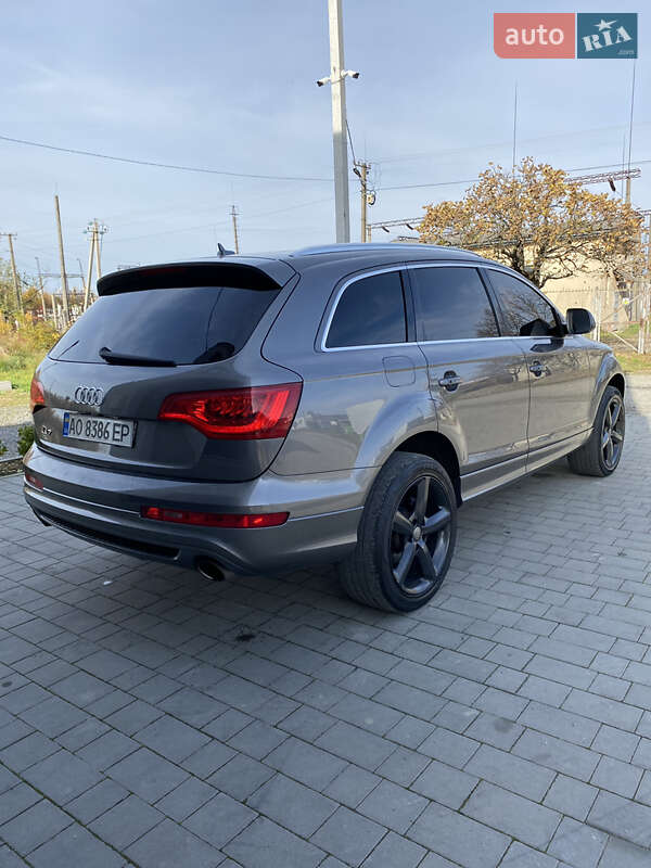 Позашляховик / Кросовер Audi Q7 2011 в Виноградові