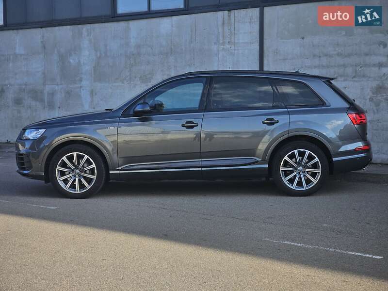 Внедорожник / Кроссовер Audi Q7 2019 в Киеве