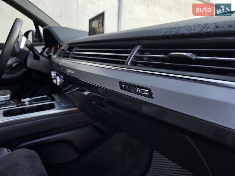 Внедорожник / Кроссовер Audi Q7 2019 в Киеве