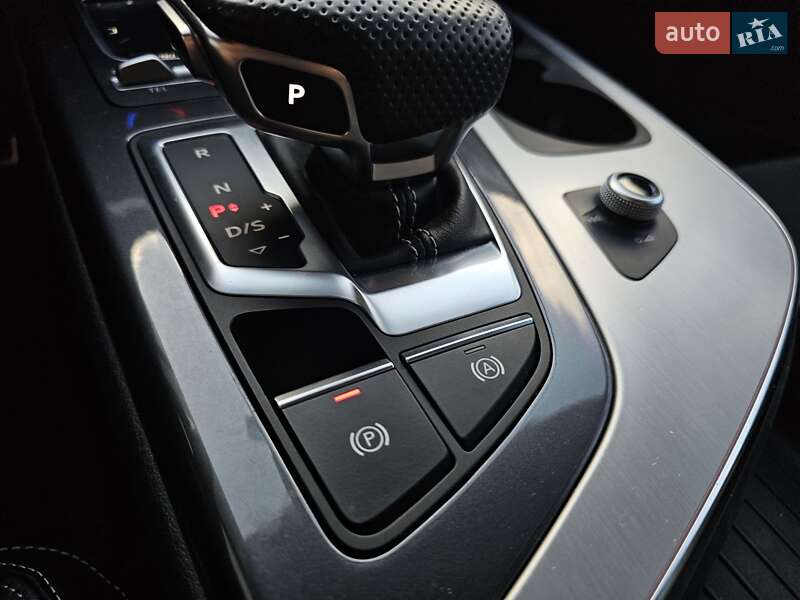 Внедорожник / Кроссовер Audi Q7 2019 в Киеве