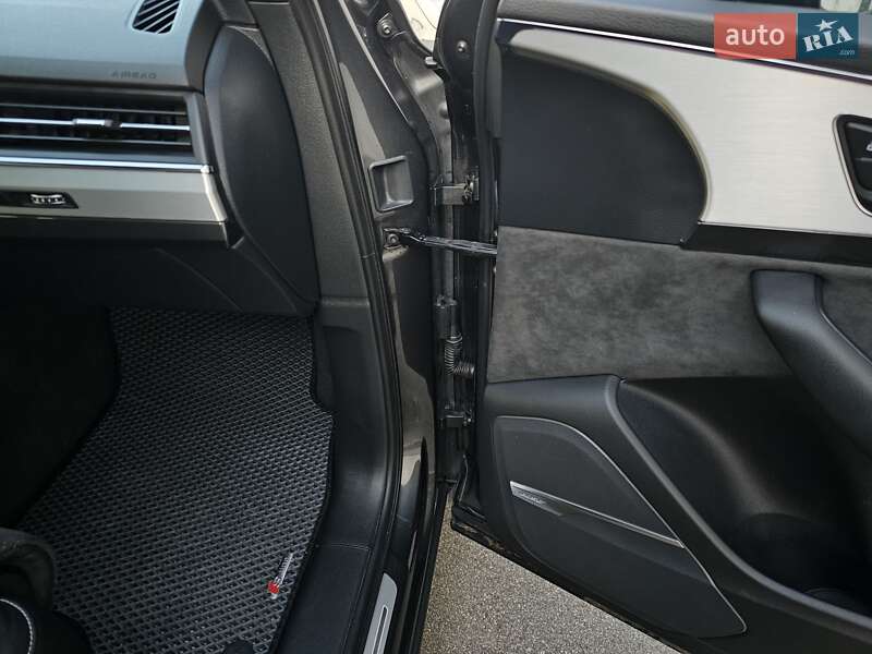 Внедорожник / Кроссовер Audi Q7 2019 в Киеве