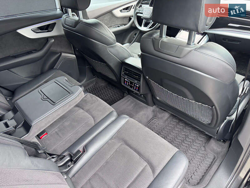 Позашляховик / Кросовер Audi Q7 2022 в Тячеві