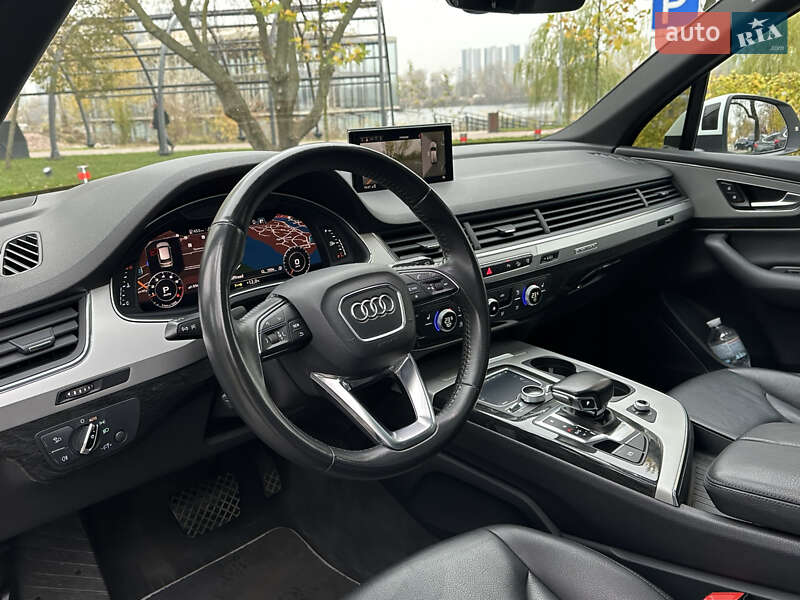 Внедорожник / Кроссовер Audi Q7 2017 в Киеве