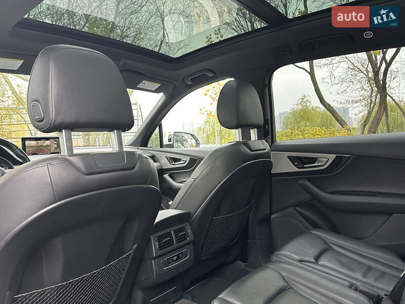 Внедорожник / Кроссовер Audi Q7 2017 в Киеве