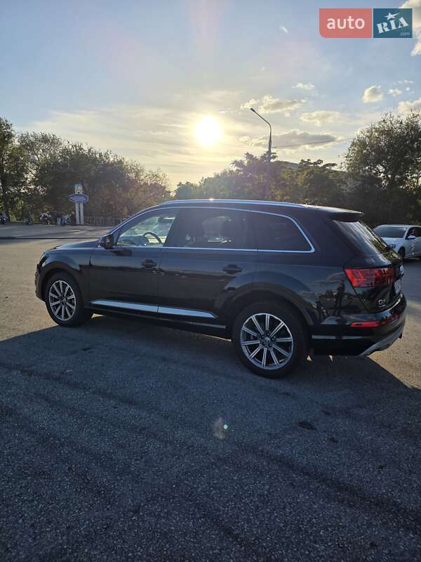 Внедорожник / Кроссовер Audi Q7 2017 в Запорожье