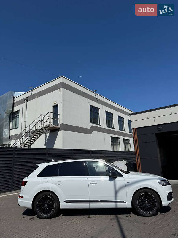 Внедорожник / Кроссовер Audi Q7 2017 в Черкассах