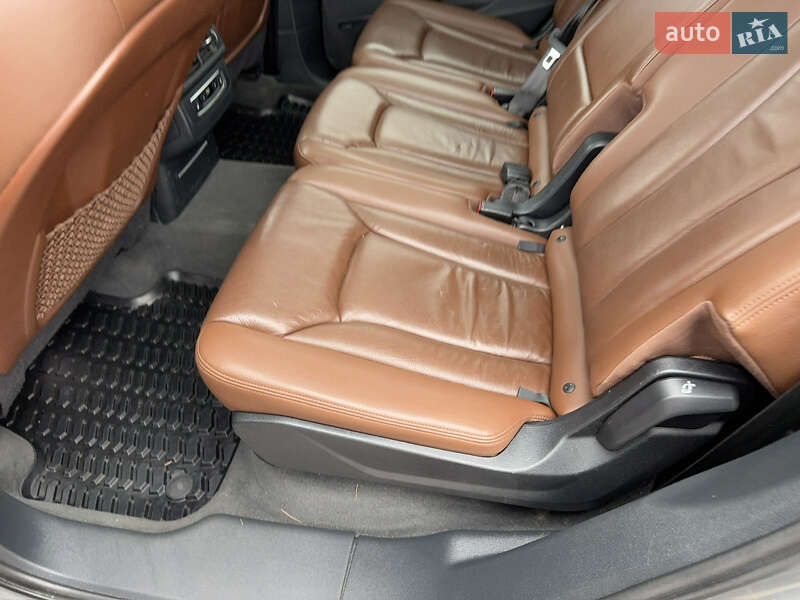 Позашляховик / Кросовер Audi Q7 2016 в Стрию