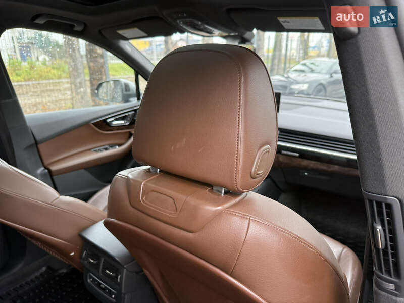 Позашляховик / Кросовер Audi Q7 2016 в Стрию