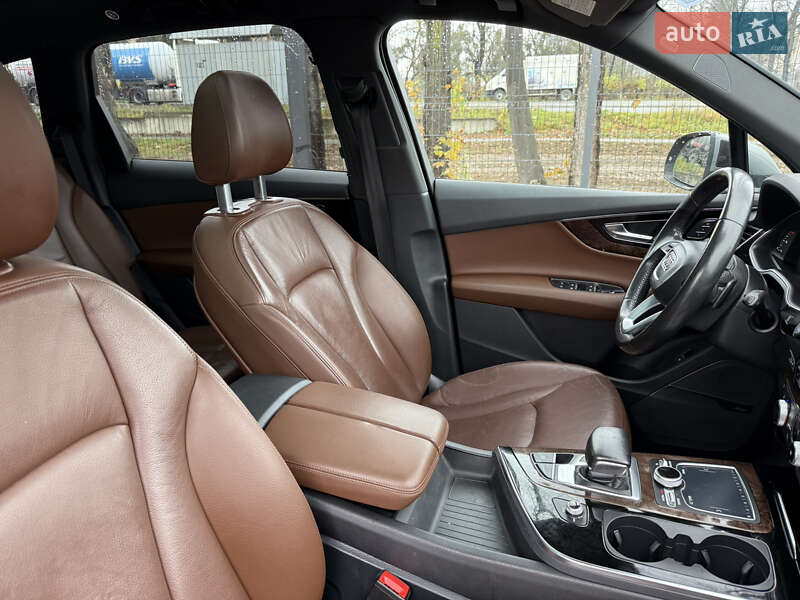 Позашляховик / Кросовер Audi Q7 2016 в Стрию