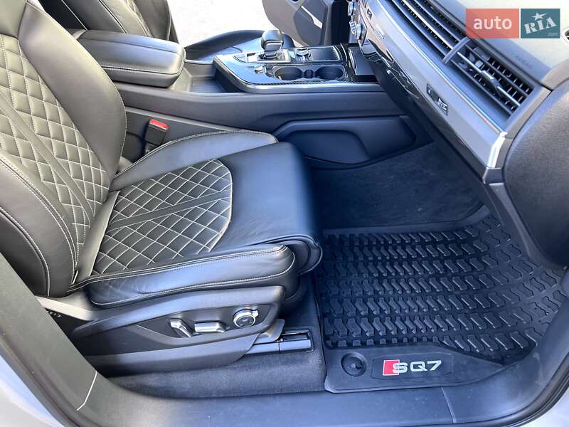 Позашляховик / Кросовер Audi Q7 2017 в Києві