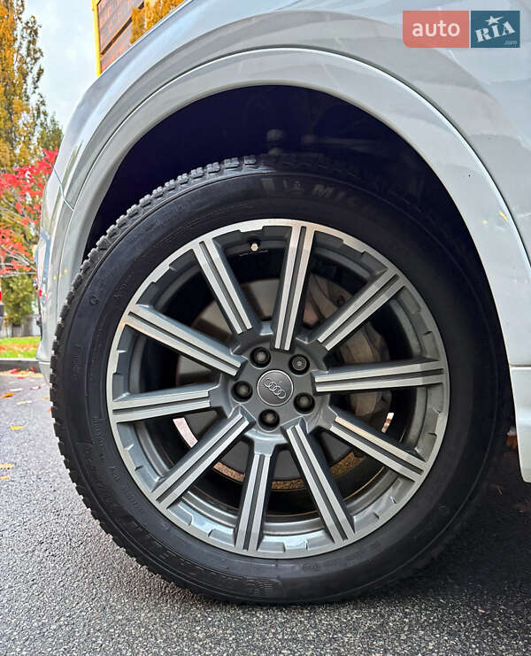 Внедорожник / Кроссовер Audi Q7 2016 в Киеве