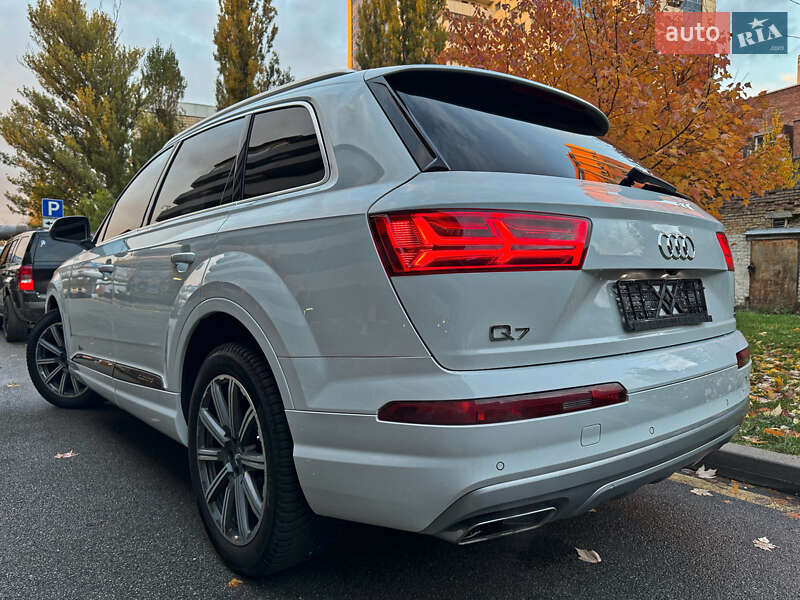 Внедорожник / Кроссовер Audi Q7 2016 в Киеве