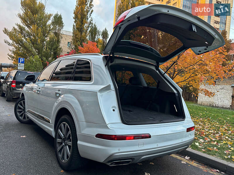 Внедорожник / Кроссовер Audi Q7 2016 в Киеве