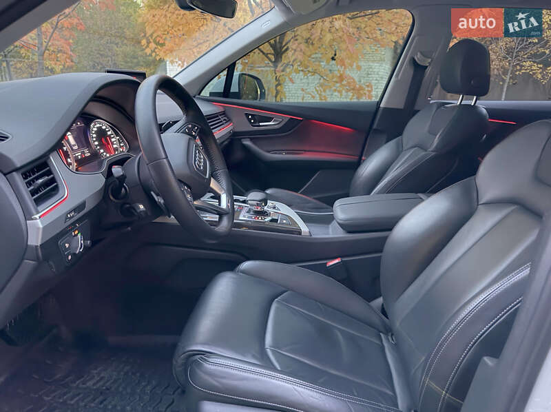 Внедорожник / Кроссовер Audi Q7 2016 в Киеве