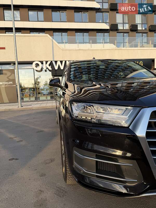 Внедорожник / Кроссовер Audi Q7 2019 в Киеве