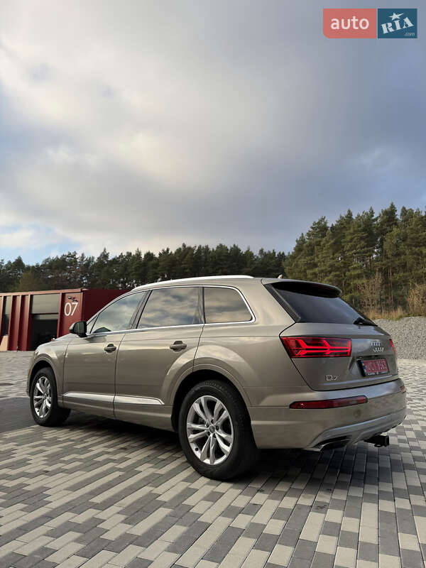 Позашляховик / Кросовер Audi Q7 2017 в Львові