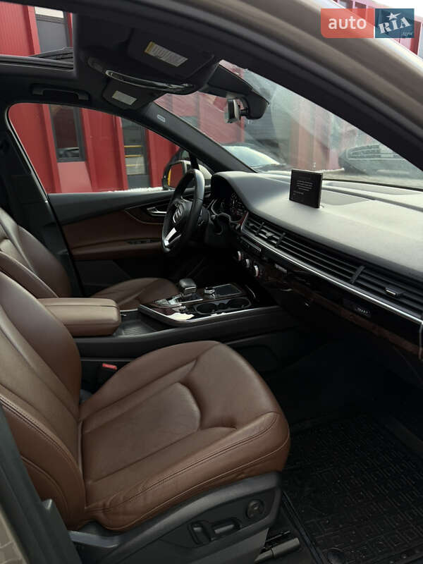 Позашляховик / Кросовер Audi Q7 2017 в Львові