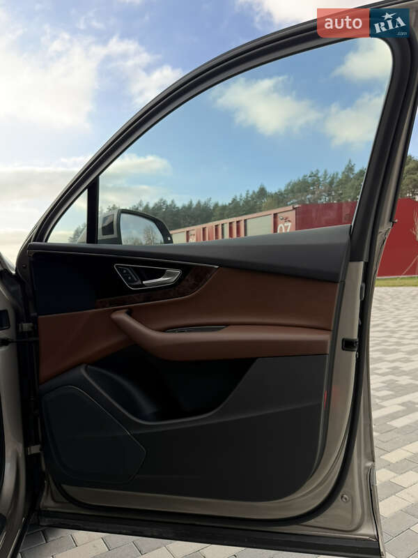 Позашляховик / Кросовер Audi Q7 2017 в Львові