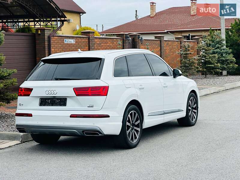 Внедорожник / Кроссовер Audi Q7 2016 в Днепре