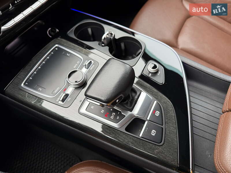 Позашляховик / Кросовер Audi Q7 2018 в Львові