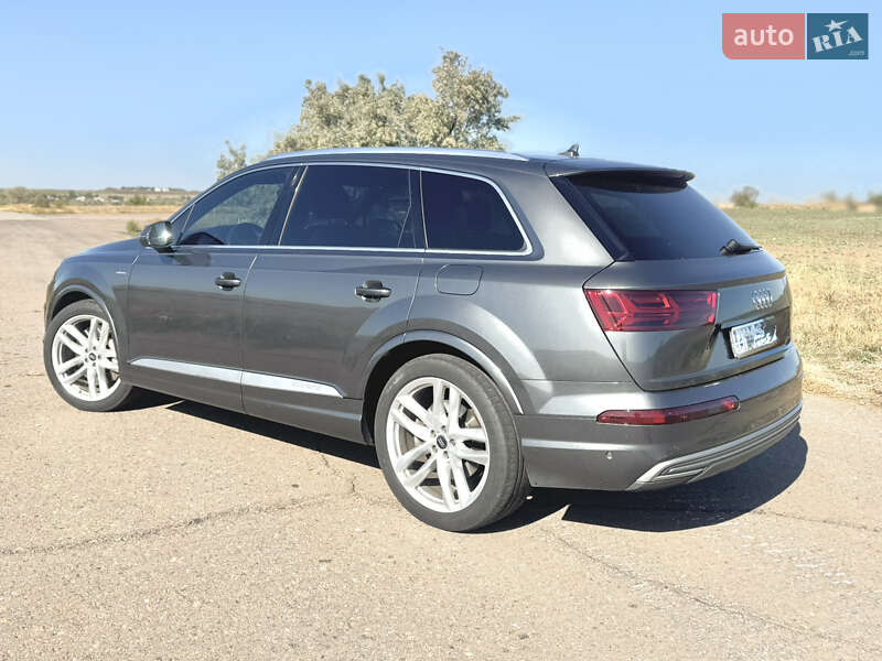 Позашляховик / Кросовер Audi Q7 2016 в Львові
