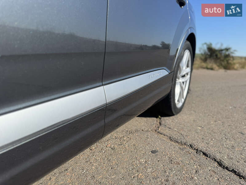 Позашляховик / Кросовер Audi Q7 2016 в Львові