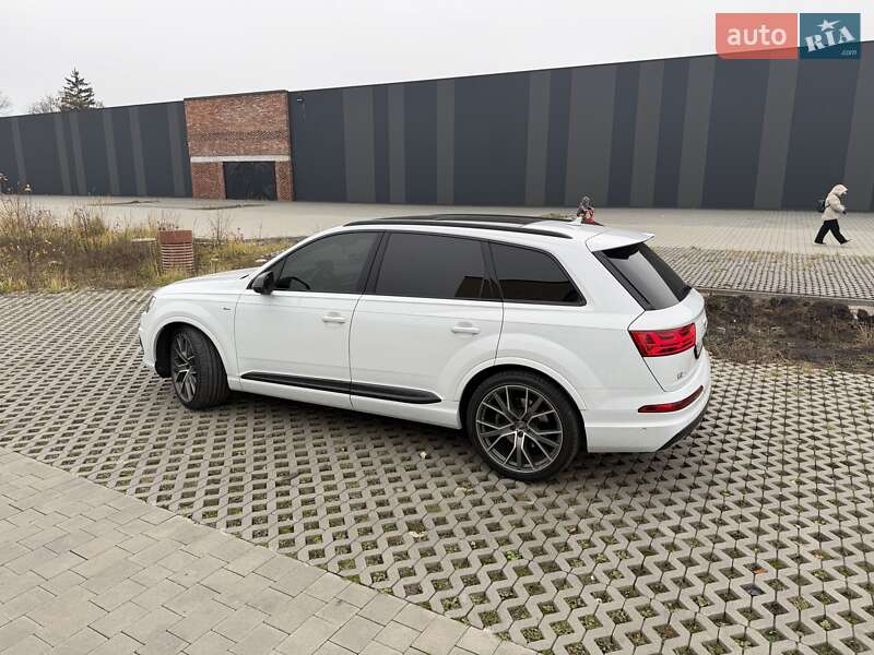 Позашляховик / Кросовер Audi Q7 2017 в Хмельницькому