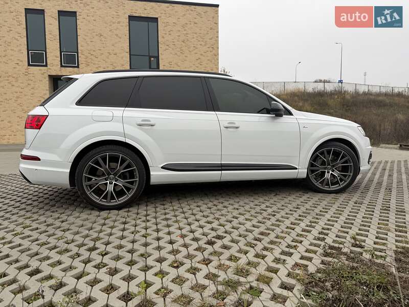 Позашляховик / Кросовер Audi Q7 2017 в Хмельницькому
