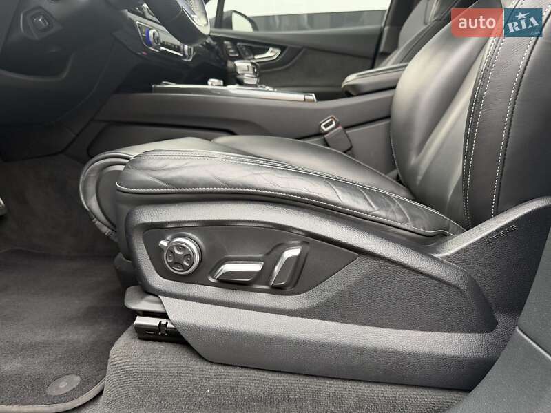 Позашляховик / Кросовер Audi Q7 2017 в Хмельницькому