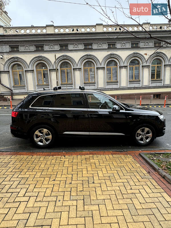 Позашляховик / Кросовер Audi Q7 2017 в Києві фото 12 Позашляховик / Кросовер Audi Q7 2017 в Києві