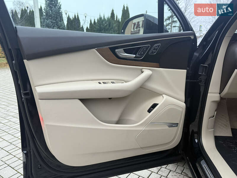 Позашляховик / Кросовер Audi Q7 2017 в Львові