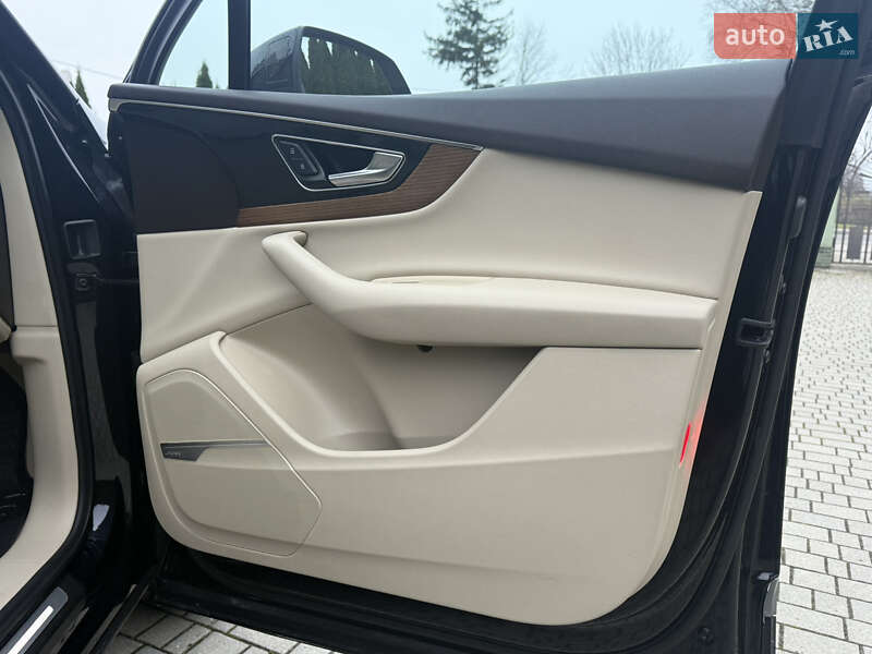 Позашляховик / Кросовер Audi Q7 2017 в Львові