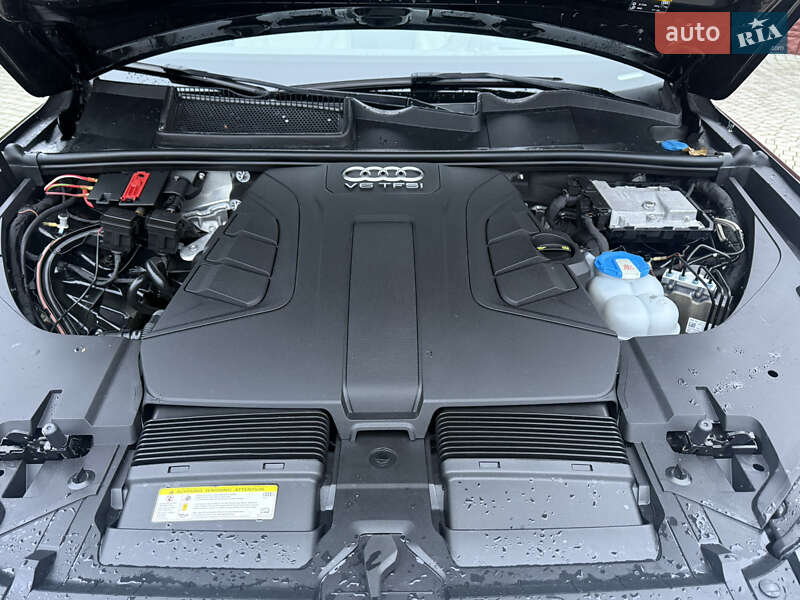 Позашляховик / Кросовер Audi Q7 2017 в Львові