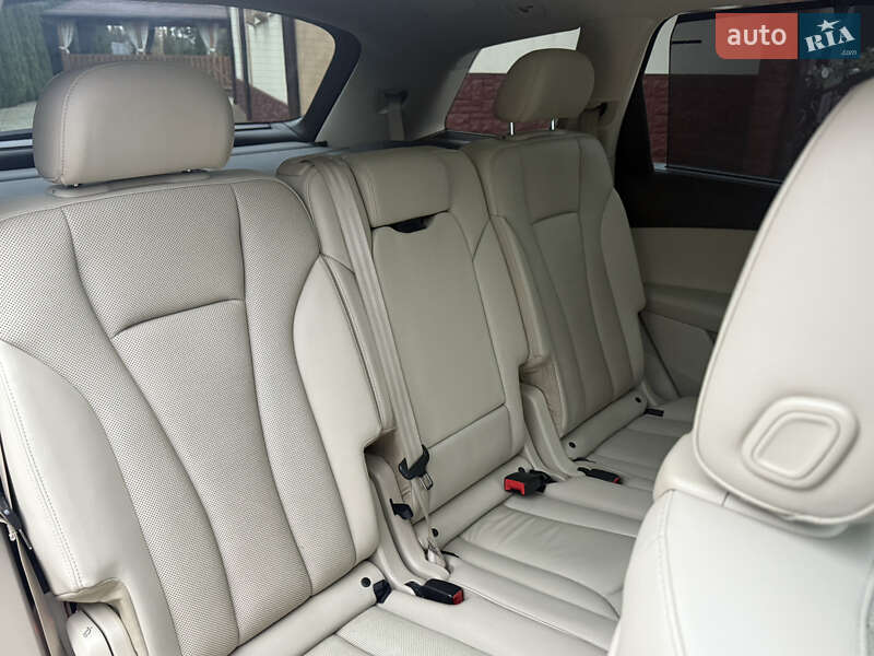Позашляховик / Кросовер Audi Q7 2017 в Львові