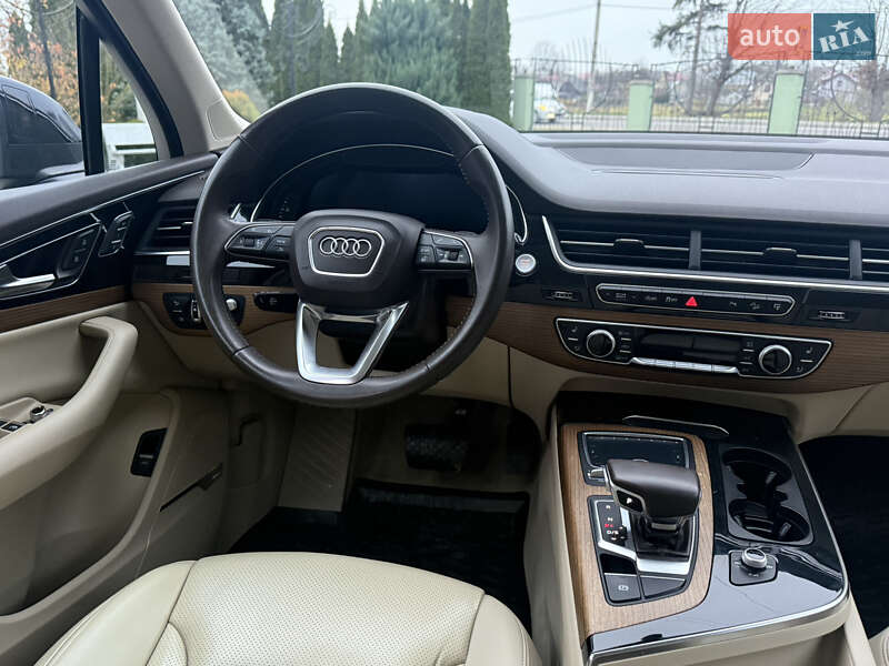 Позашляховик / Кросовер Audi Q7 2017 в Львові