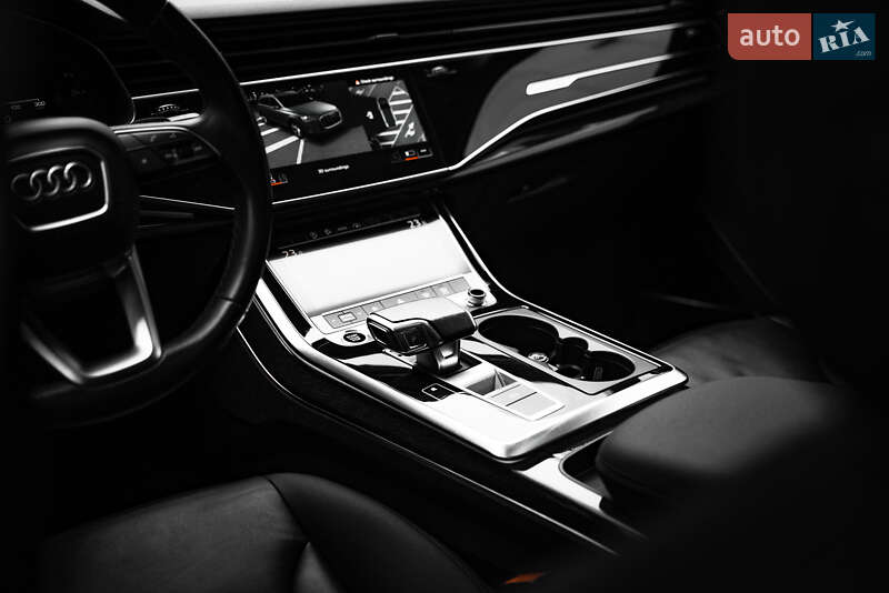 Позашляховик / Кросовер Audi Q7 2021 в Києві