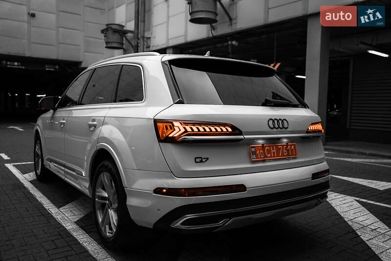Позашляховик / Кросовер Audi Q7 2021 в Києві