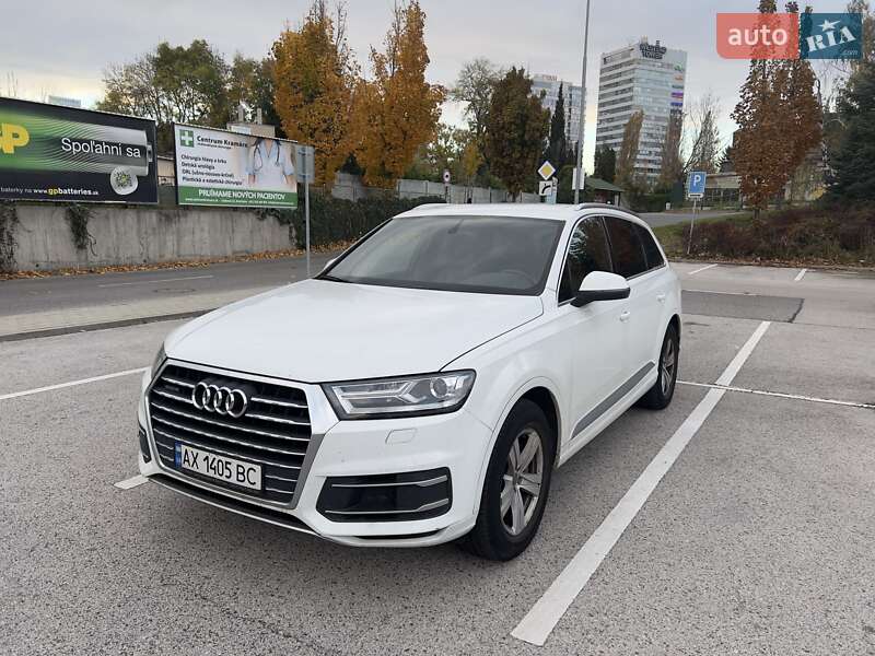 Позашляховик / Кросовер Audi Q7 2017 в Ужгороді