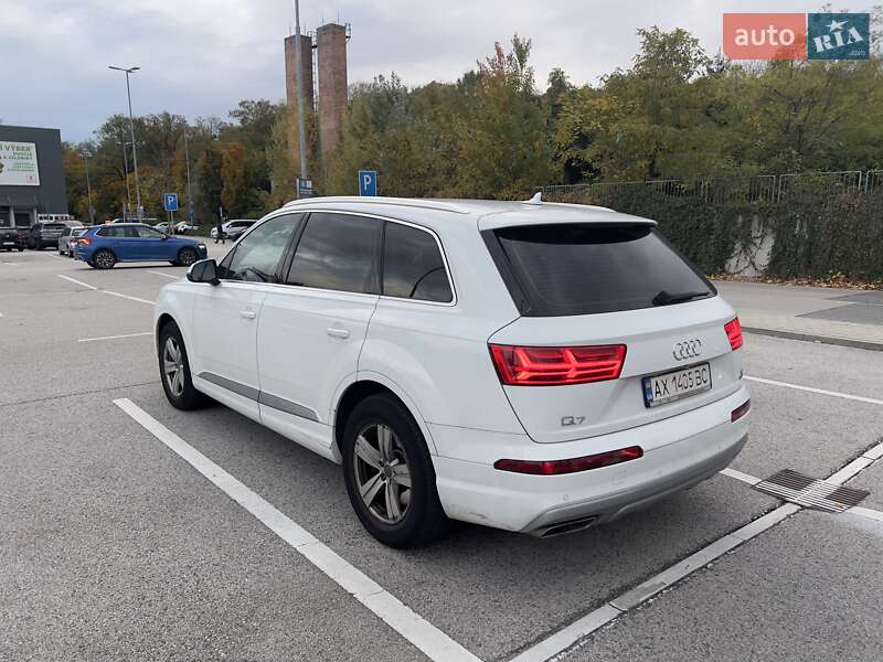 Позашляховик / Кросовер Audi Q7 2017 в Ужгороді