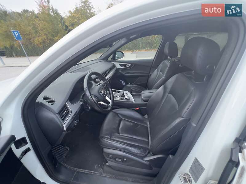 Позашляховик / Кросовер Audi Q7 2017 в Ужгороді